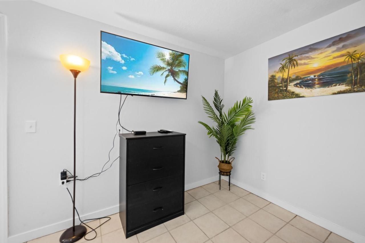 2 Bed Cottage With Pool, Close To Beach! Bbq Grills & Patio فورت مايرز المظهر الخارجي الصورة