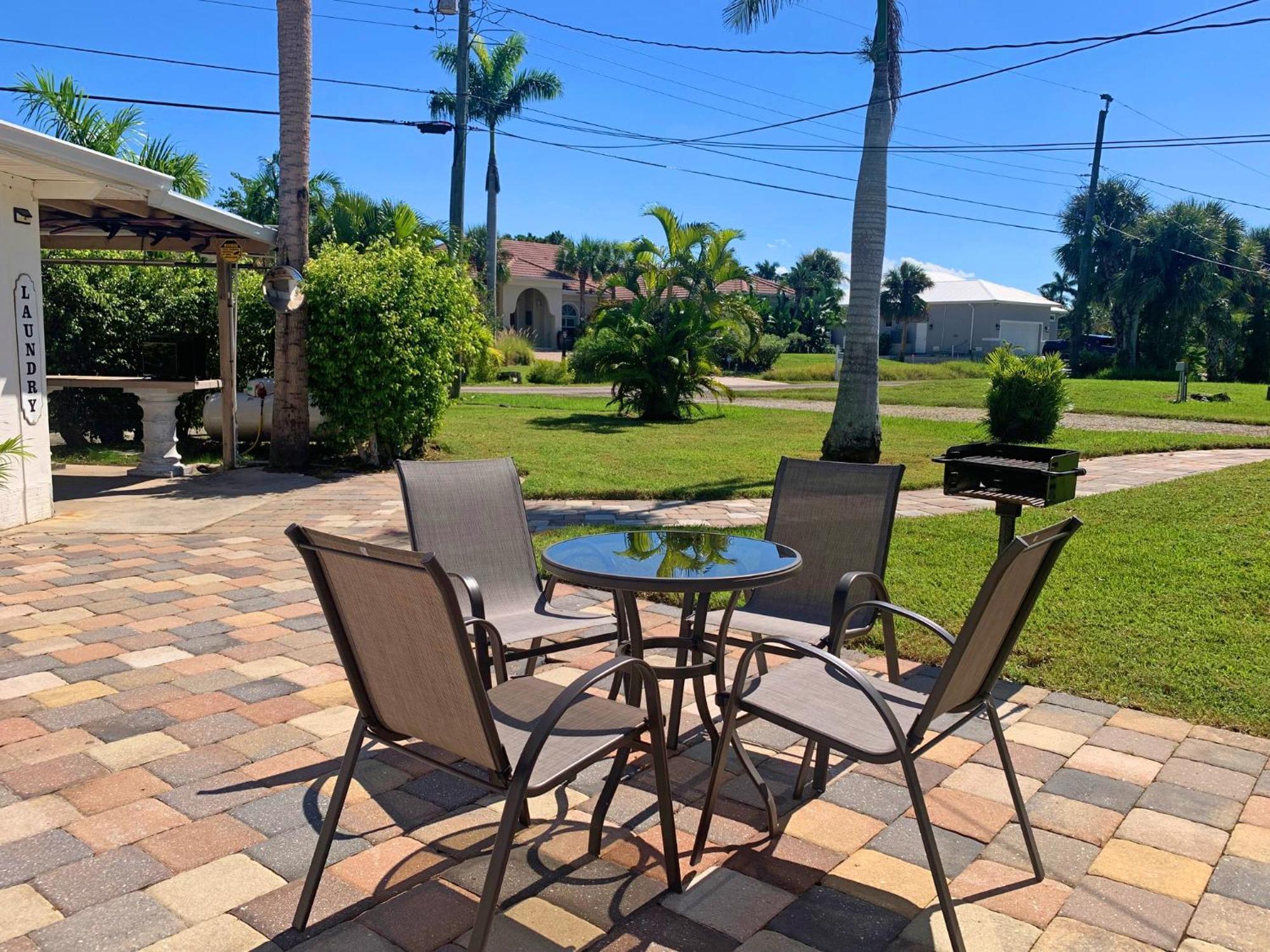 2 Bed Cottage With Pool, Close To Beach! Bbq Grills & Patio فورت مايرز المظهر الخارجي الصورة